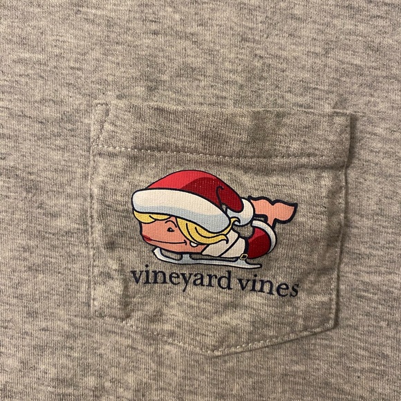 Women's Vineyard Vines Ice Skating Merry Christmas Whale Logo Pocket Tee Small - Picture 2 of 3